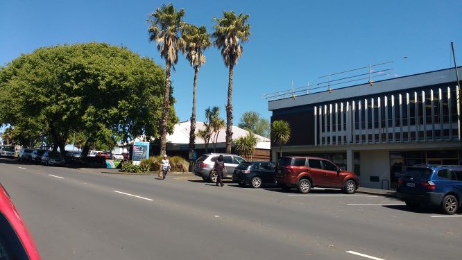 Otahuhu_town_hall_and_community_centre_10-16_High_Street.jpg